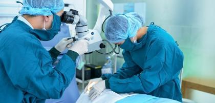 Jak przebiega operacja zaćmy?